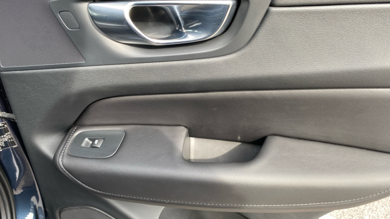 Volvo XC60 2.0 B5P Plus Dark 5dr AWD Geartronic Petrol Estate